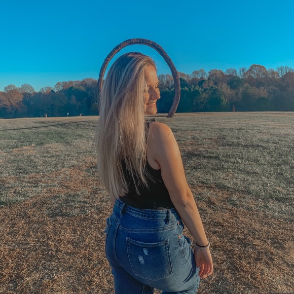 Meet your Posher, Nichole - Picture 4 of 6